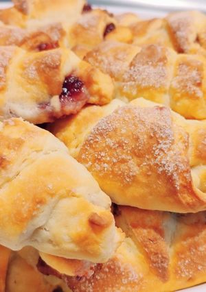 Творожные рогалики с клюквой