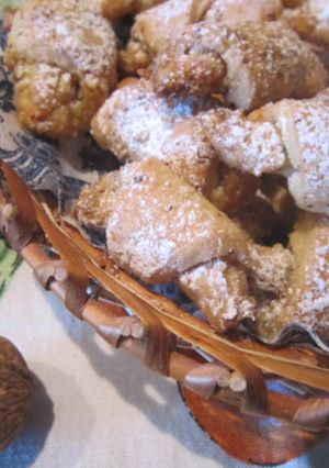 Сирні рогалики з горіхами