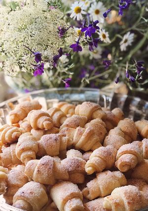 Творожные сахарные рогалики