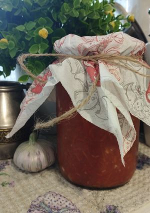 Аджика з яблуками на зиму