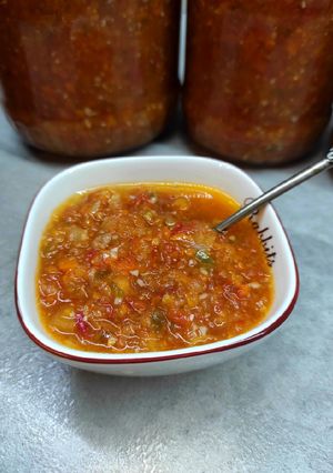 Домашняя аджика с яблоками