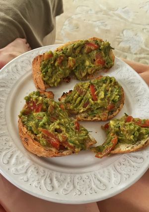 Хрустящие тосты с нежным гуакамоле