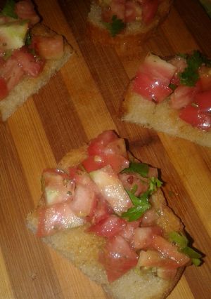 Брускета с помидором