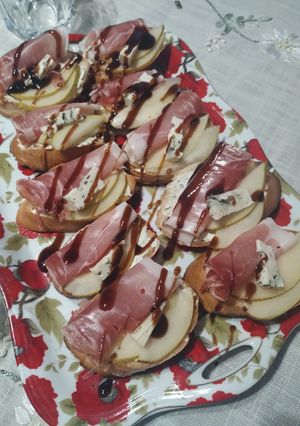 Брускета з хамоном, Дорблю і грушею