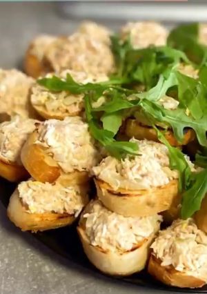 Брускетта з тунцем