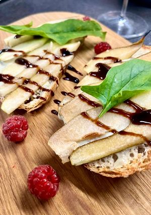 Брускети з грушею