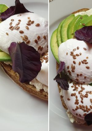 Брускетта с авокадо и яйцом пашот