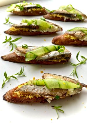Брускетта зі шпротами