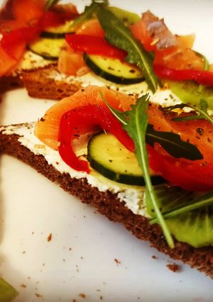 Брускетта с красной рыбой