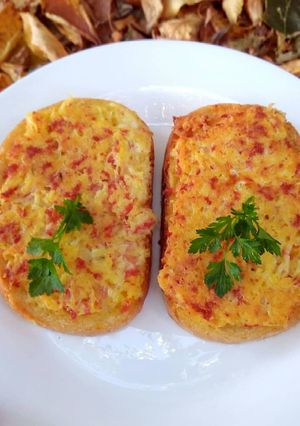 Брускетта с ветчиной и тёртой картошкой