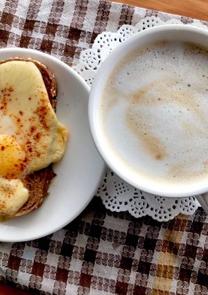 Бутерброд глазунья на завтрак