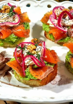 Брускетти з сьомгою і авокадо Закуска, яка підкорить всіх гостей