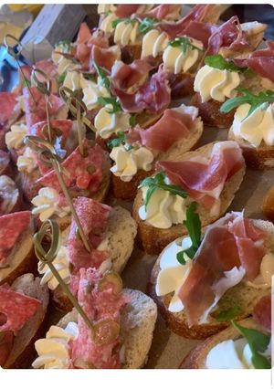 Брускетта с хамоном