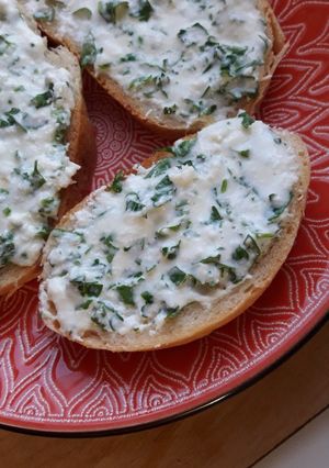 Бутерброди з бринзою і зеленню