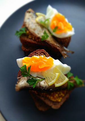 Бутерброд со шпротами 