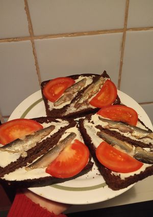 Бутерброди/грінки з копченою рибою