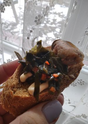 Бутерброди з мідіями і морською капустою