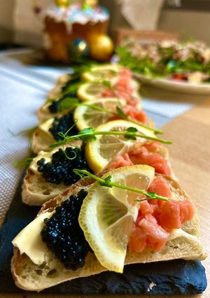 Бутерброди з рибкою та ікоркою