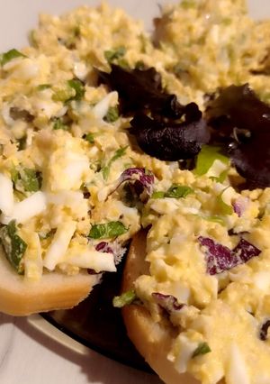 Бутерброди з тунцем і яйцем