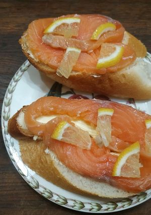 Бутерброди з солоною сьомгою