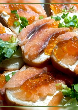 Бутерброди з червоною рибою та ікрою