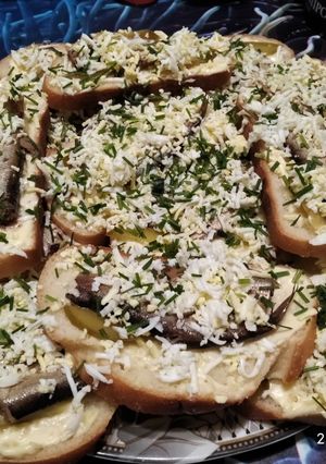 Бутерброди зі шпротами на новорічний стіл