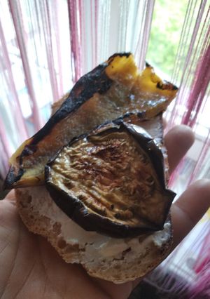 Бутерброди з фетою і овочами гриль