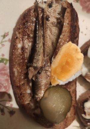 Бутерброди із шпротами