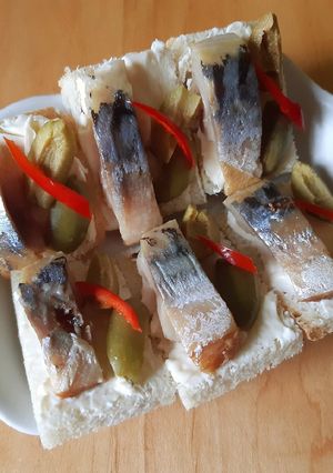 Бутерброды с копчёной рыбой