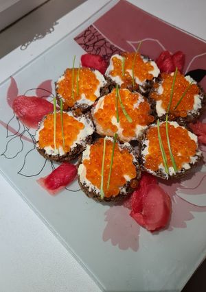 Бутерброды с красной икрой