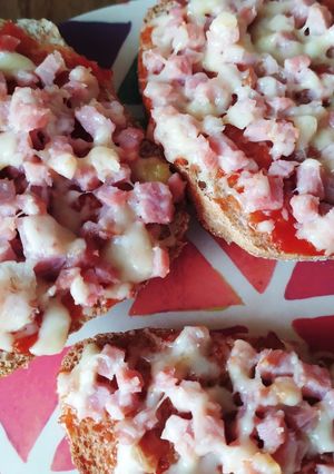 Бутерброды с ветчиной сыром и чесноком