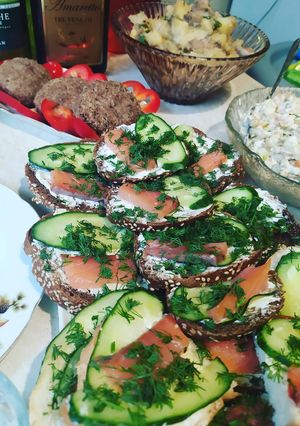 Бутерброды с сёмгой и свежим огурчиком