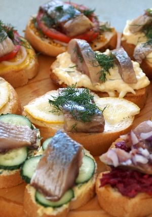 Бутерброды с селёдкой на любой вкус /5 вариантов/
