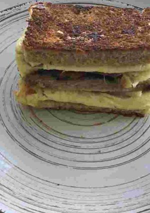 Гарячий бутерброд на сніданок