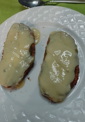 Гарячі бутерброди з солоним огірком