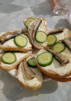 Закуска "Бутерброди зі шпротами"