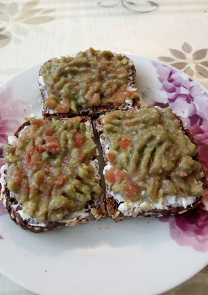 Пх бутерброди з авокадо і фетою