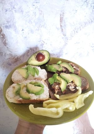 ПХ бутерброди з сиром і авокадо