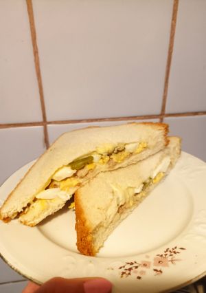 Сендвіч з пікантним соусом та куркою