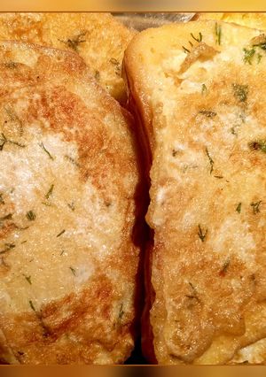 Смажені бутерброди з яйцем і зеленню