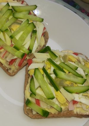 Смачні бутерброди із крабовими паличками