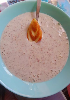 Корисна лляна каша з молоком та яблуком