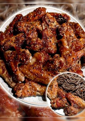 Курячі крильця з соусом Теріякі, Манго-Чилі, мигдалевою крихтою та собою на гарнір