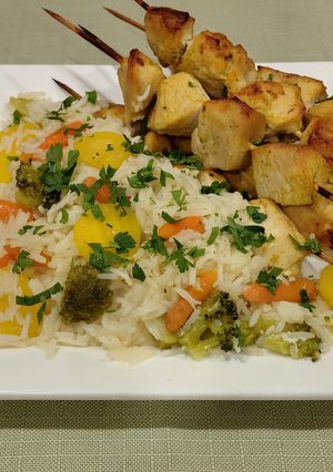 Курячі шашлички, запечені з рисом та овочами