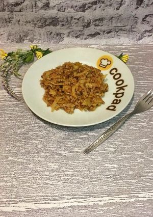 Каша гречана з капустою тушкована на сковороді