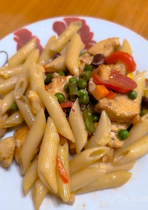 Макарони з куркою та мексиканською сумішшю, запечені в аерогрилі