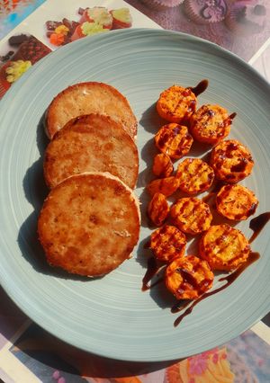 Медальони з тунця з моркв'яним гарніром