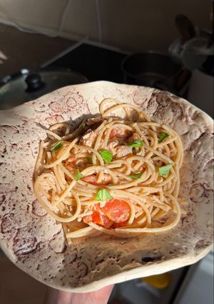 Паста з лососем і помідорами