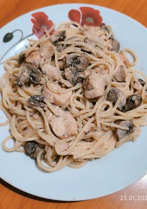 Паста з шампіньйонами і курячим філе міньон в аерогрилі