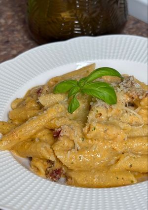 Паста з рікоттою, томатами і беконом